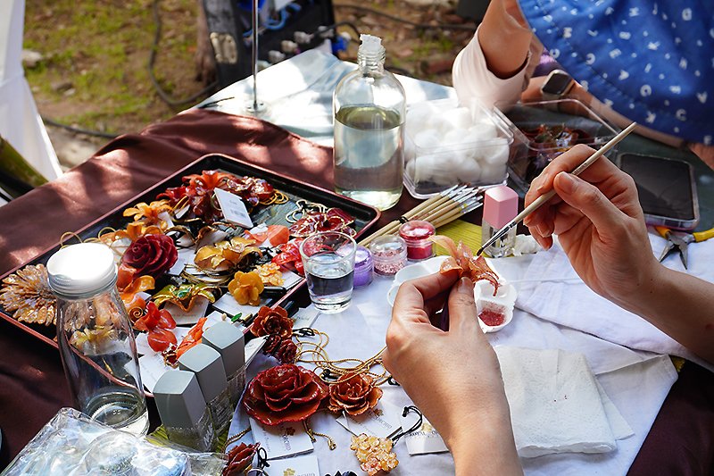 Our Workshop: Painting Flower Jewelry