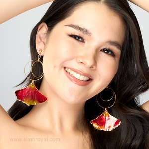 Hoop Earring of real Ginkgo leaves. Jewelry in Thailand. Jewelry in Chiang mai. Royal Orchid Collection jewelry.