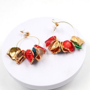 Hoop Earring of real Rose petals. Jewelry in Thailand. Jewelry in Chiang mai. Royal Orchid Collection jewelry.