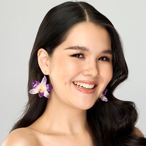 Royal Orchid Collection Jewelry, Real Dendrobium orchid fish hook earrings. Jewelry in Thailand. Jewelry in Chiang mai.