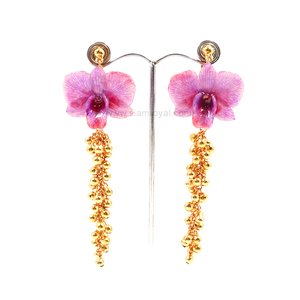 Royal Orchid Collection Jewelry, Real Dendrobium orchid & gold plated peppercorns earrings. Jewelry in Thailand. Jewelry in Chiang mai.