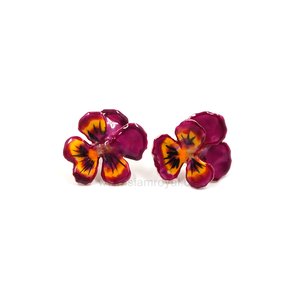 Real pansy crafted into post earrings. Royal Orchid Collection Jewelry, Jewelry in Chiang Mai, Jewelry in Thailand.