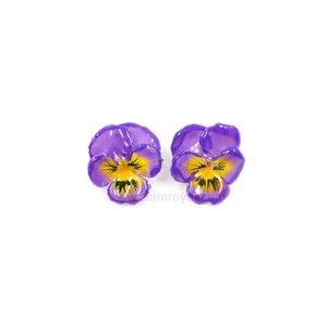 Real pansy crafted into post earrings. Royal Orchid Collection Jewelry, Jewelry in Chiang Mai, Jewelry in Thailand.