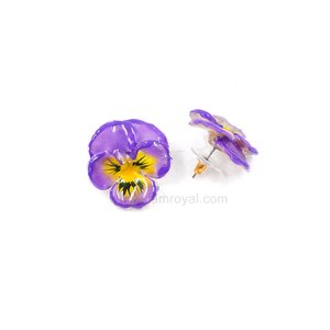 Real pansy crafted into post earrings. Royal Orchid Collection Jewelry, Jewelry in Chiang Mai, Jewelry in Thailand.