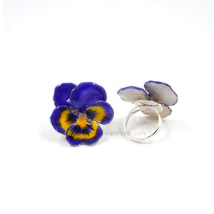 Real pansy on silver plated adjustable ring. Jewelry in Chiang Mai, Jewelry in Thailand, Royal Orchid Collection Jewelry.